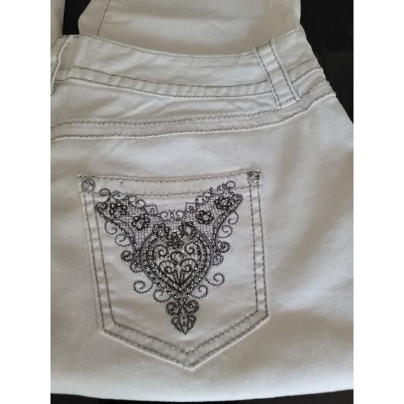 Lane Bryant Totally Cropped Jeans PLUS Size 16 White Embroidered Pockets NWT - Picture 11 of 14